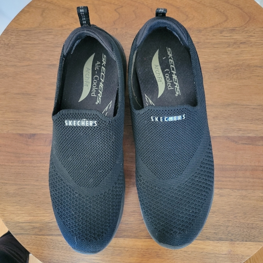 Sketchers 9.5 Archfit Walking Shoe - Picture 2 of 6
